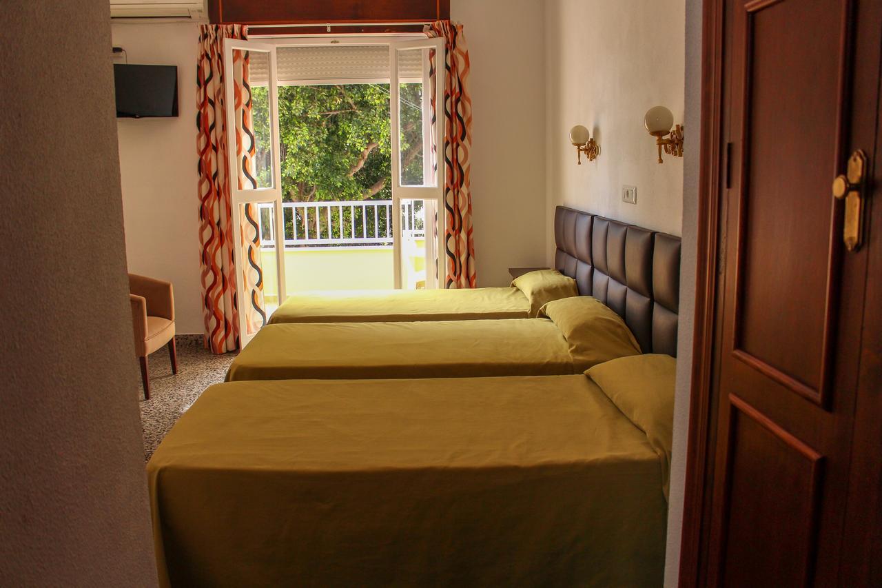 Hostal Esperanza Benajarafe Εξωτερικό φωτογραφία